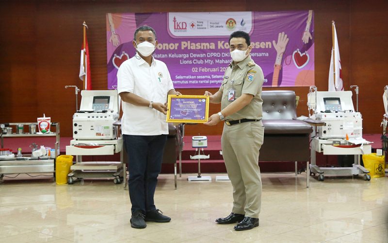 Wagub DKI Donorkan Plasma Konvalesen di Kegiatan Keluarga DPRD