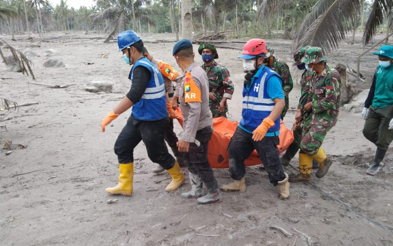 Kisah Rosyid, Relawan Human Initiative yang Membantu Evakuasi Korban Erupsi Gunung Semeru