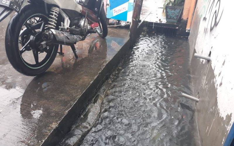 Jakarta Diguyur Hujan, Usaha Kecil Kena Imbas