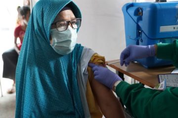 Puncak Gelombang Kenaikan Kasus Omicron Diprediksi Pertengahan Februari, Kemenkes Kebut Vaksinasi Booster di Wilayah Jabodetabek