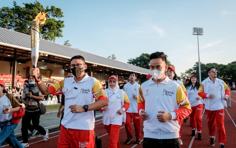 Menparekraf Ikuti Torch Relay ASEAN Para Games 2022 di Kota Solo