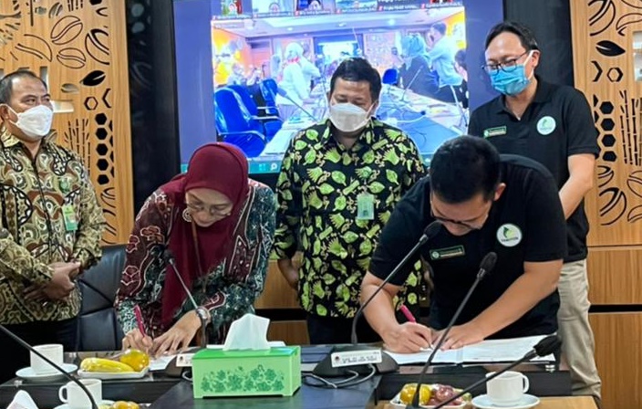 Shamrock Group Kerja Sama Pembelian Latex Rakyat di Kawasan HTR Karet Kabupaten OKI Sumsel