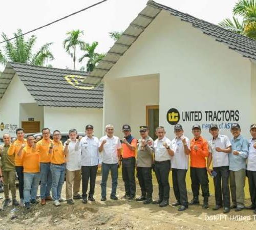 United Tractors Group dan Nurani Astra Serahkan Bantuan 10 Hunian berikut Instalasi Air