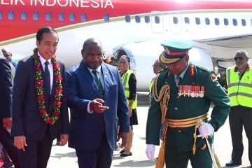 Tiba di Port Moresby Papua Nugini, Presiden Jokowi Disambut Perdana Menteri Marape